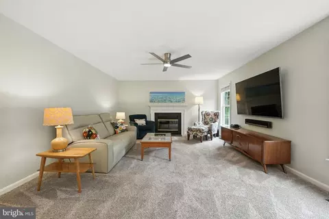 Living - 42972 Deer Chase Pl, Ashburn, VA 20147 photo 4 of 5