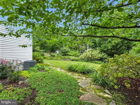 Exterior - 42972 Deer Chase Pl, Ashburn, VA 20147 photo 5 of 13