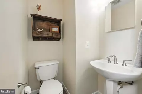 Entry Way - 42972 Deer Chase Pl, Ashburn, VA 20147 photo 3 of 8