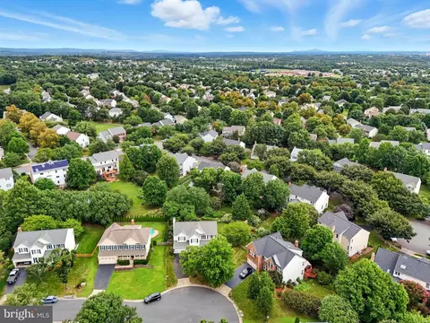 View/Area - 42972 Deer Chase Pl, Ashburn, VA 20147 photo 3 of 9