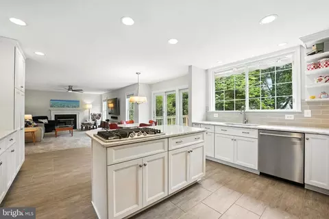 Kitchen - 42972 Deer Chase Pl, Ashburn, VA 20147 photo 2 of 8