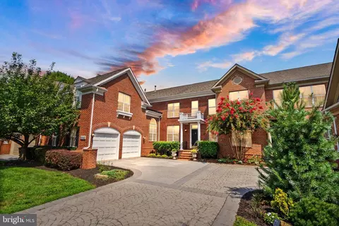18442 Lanier Island Sq, Leesburg, VA 20176