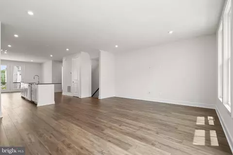Living - 23081 Copper Tree Ter, Ashburn, VA 20148 photo 2 of 3