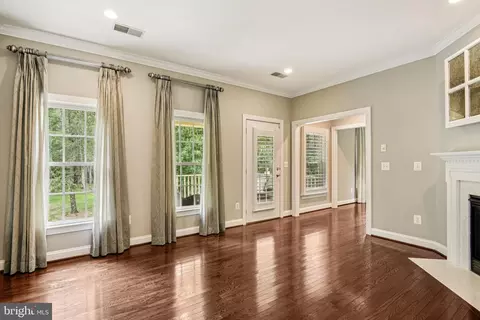 Living - 27586 Paddock Trail Pl, Chantilly, VA 20152 photo 9 of 14