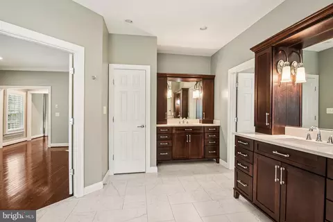 Bath - 27586 Paddock Trail Pl, Chantilly, VA 20152 photo 2 of 8