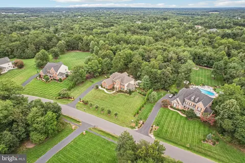 View/Area - 27586 Paddock Trail Pl, Chantilly, VA 20152 photo 7 of 13
