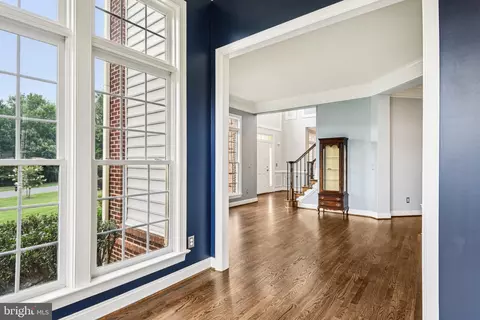 Entry Way - 27586 Paddock Trail Pl, Chantilly, VA 20152 photo 3 of 5