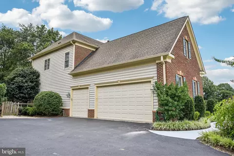 Exterior - 27586 Paddock Trail Pl, Chantilly, VA 20152 photo 2 of 18