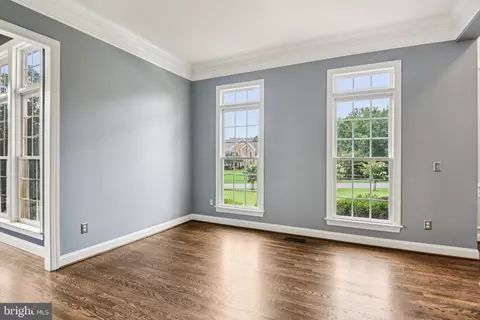 Living - 27586 Paddock Trail Pl, Chantilly, VA 20152 photo 7 of 14