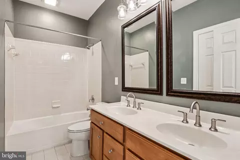 Bath - 27586 Paddock Trail Pl, Chantilly, VA 20152 photo 5 of 8