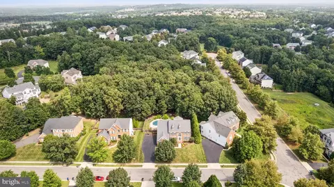 42762 Forest Crest Ct, Ashburn, VA 20148 photo 2
