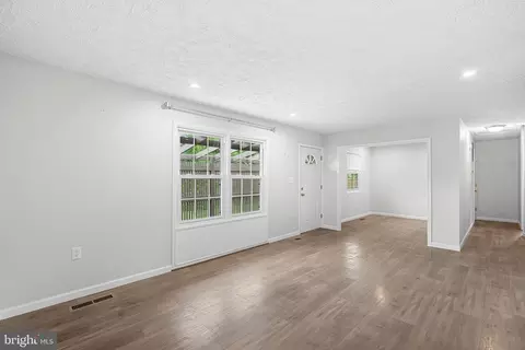 Living - 21506 Shellhorn Rd, Ashburn, VA 20147 photo 3 of 5