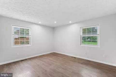 Living - 21506 Shellhorn Rd, Ashburn, VA 20147 photo 5 of 5