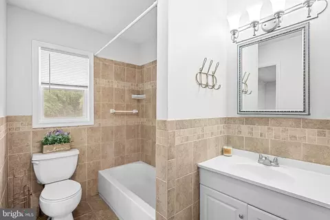 Bath - 21506 Shellhorn Rd, Ashburn, VA 20147 photo 2 of 2