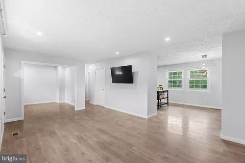 Living - 21506 Shellhorn Rd, Ashburn, VA 20147 photo 4 of 5