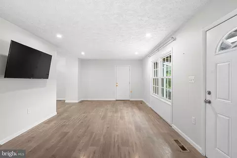 Living - 21506 Shellhorn Rd, Ashburn, VA 20147 photo 1 of 5
