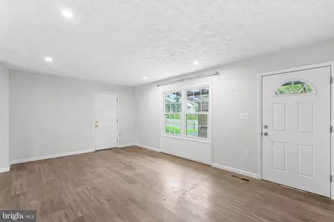 Living - 21506 Shellhorn Rd, Ashburn, VA 20147 photo 2 of 5
