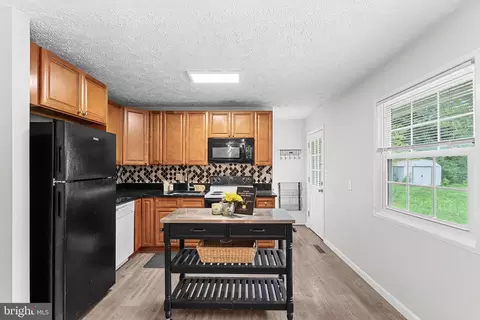 Kitchen - 21506 Shellhorn Rd, Ashburn, VA 20147 photo 1 of 3