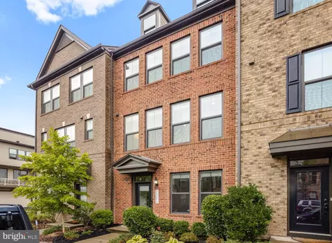 22275 Sims Ter, Ashburn, VA 20148