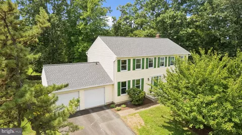 112 Buckeye Ct, Sterling, VA 20164