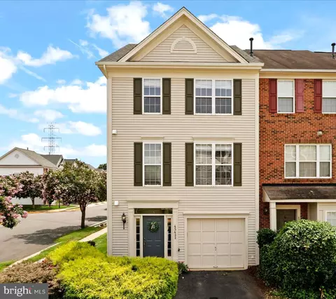45433 Clarkes Crossing Sq, Sterling, VA 20164