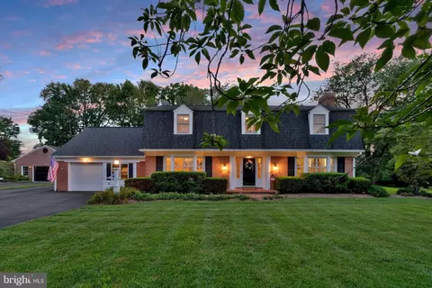 1000 W Country Club Dr W, Purcellville, VA 20132