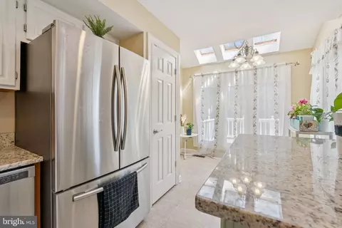 Kitchen - 21180 Hedgerow Ter, Ashburn, VA 20147 photo 4 of 4