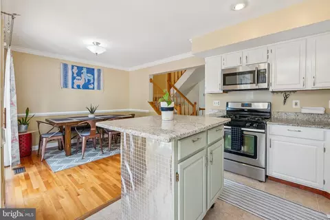 Kitchen - 21180 Hedgerow Ter, Ashburn, VA 20147 photo 2 of 4