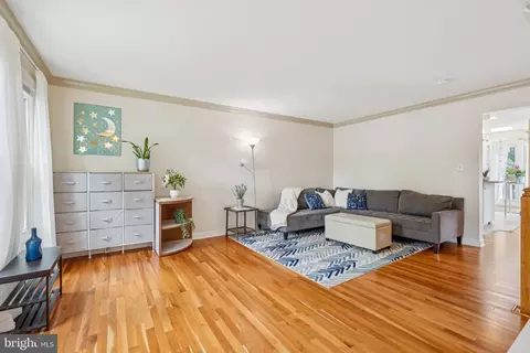 Living - 21180 Hedgerow Ter, Ashburn, VA 20147 photo 2 of 4