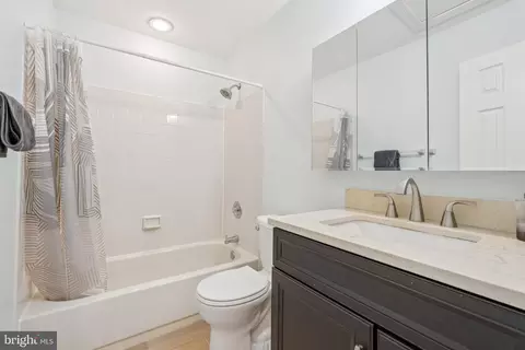 Bath - 21180 Hedgerow Ter, Ashburn, VA 20147 photo 1 of 3