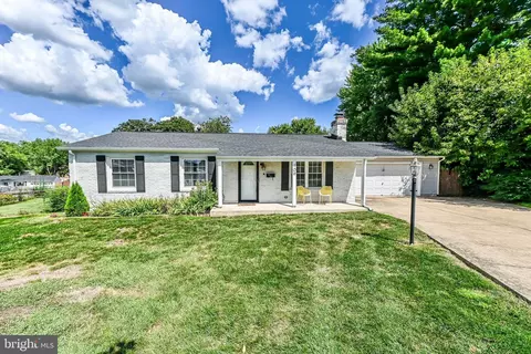 109 N Sequoia Ct, Sterling, VA 20164