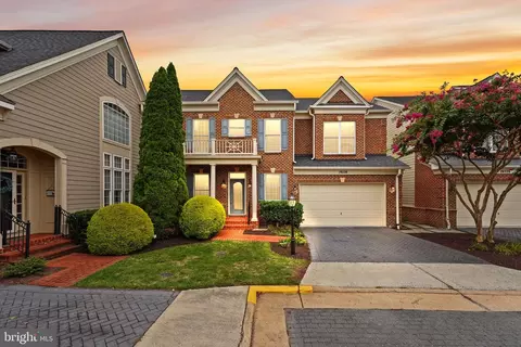 19228 Wiggum Sq, Leesburg, VA 20176
