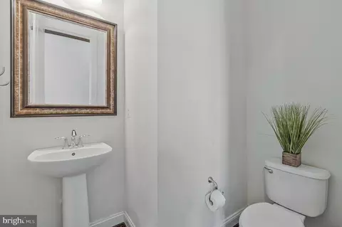 Entry Way - 23712 Safflower Ct, Ashburn, VA 20148 photo 8 of 15