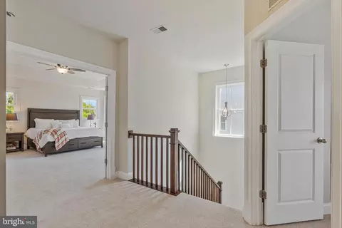 Entry Way - 23712 Safflower Ct, Ashburn, VA 20148 photo 10 of 15