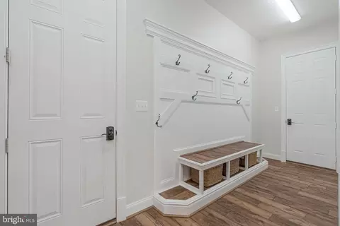 Entry Way - 23712 Safflower Ct, Ashburn, VA 20148 photo 9 of 15