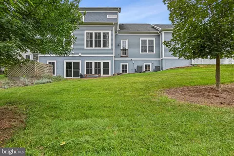 Exterior - 23712 Safflower Ct, Ashburn, VA 20148 photo 4 of 10