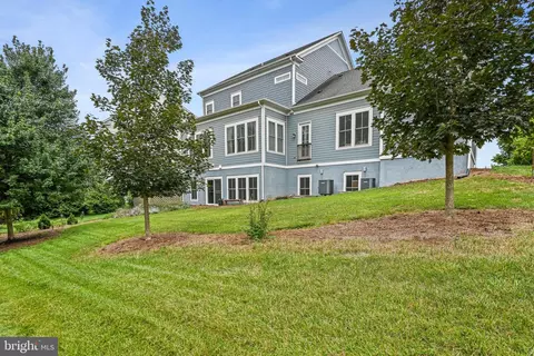 Exterior - 23712 Safflower Ct, Ashburn, VA 20148 photo 6 of 10