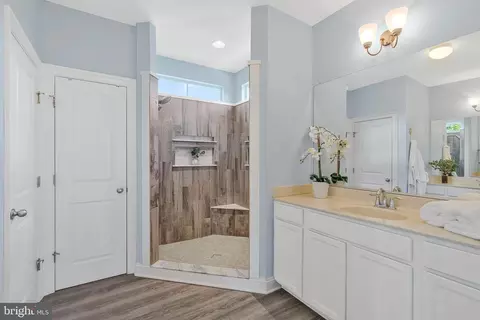 Entry Way - 23712 Safflower Ct, Ashburn, VA 20148 photo 12 of 15