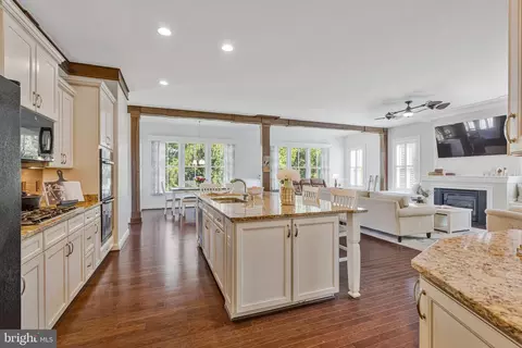 Kitchen - 23712 Safflower Ct, Ashburn, VA 20148 photo 1 of 2