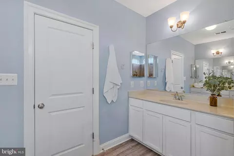 Entry Way - 23712 Safflower Ct, Ashburn, VA 20148 photo 13 of 15