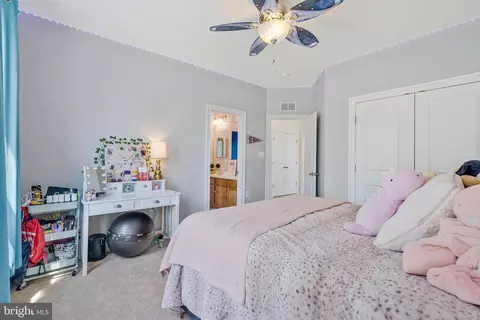 Bedroom - 23712 Safflower Ct, Ashburn, VA 20148 photo 8 of 8