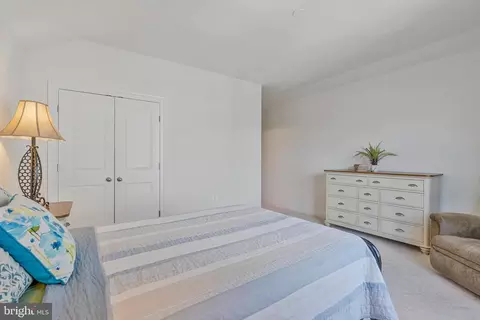 Bedroom - 23712 Safflower Ct, Ashburn, VA 20148 photo 5 of 8