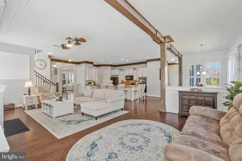 Entry Way - 23712 Safflower Ct, Ashburn, VA 20148 photo 6 of 15