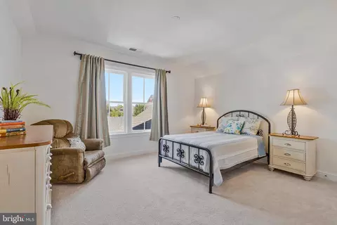 Bedroom - 23712 Safflower Ct, Ashburn, VA 20148 photo 4 of 8