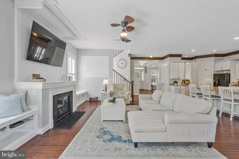 Living - 23712 Safflower Ct, Ashburn, VA 20148 photo 1 of 1