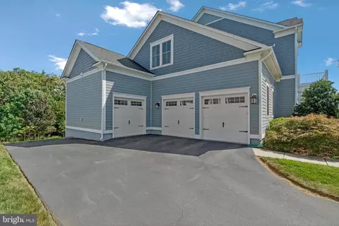 Exterior - 23712 Safflower Ct, Ashburn, VA 20148 photo 3 of 10