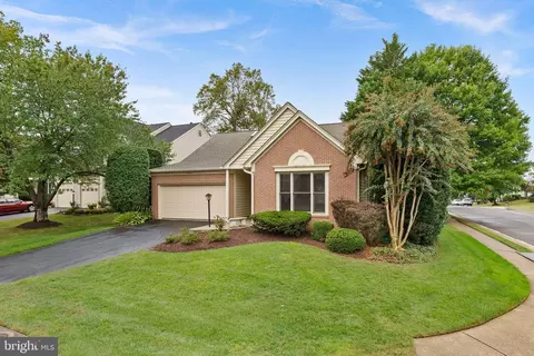 20617 Parkside Cir, Potomac Falls, VA 20165