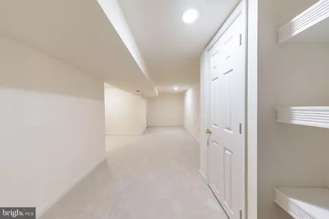 Entry Way - 21934 Windover Dr, Broadlands, VA 20148 photo 10 of 11