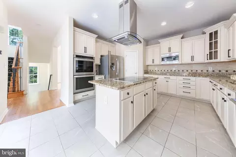 Kitchen - 21934 Windover Dr, Broadlands, VA 20148 photo 2 of 2
