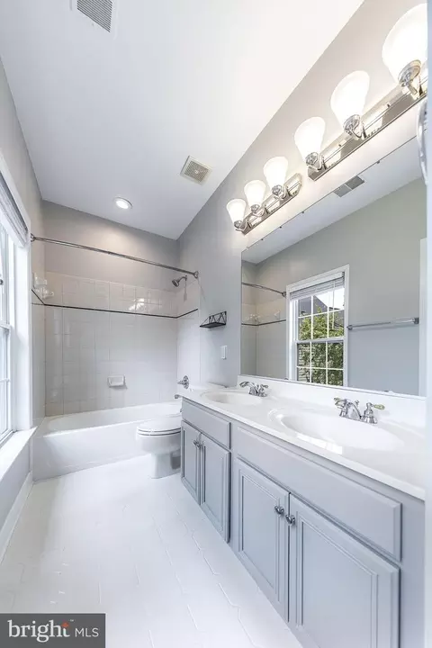 Bath - 21934 Windover Dr, Broadlands, VA 20148 photo 3 of 3
